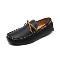 Stylish men’s driving shoe in black leather with yellow lace and tan interior, displayed on a white background